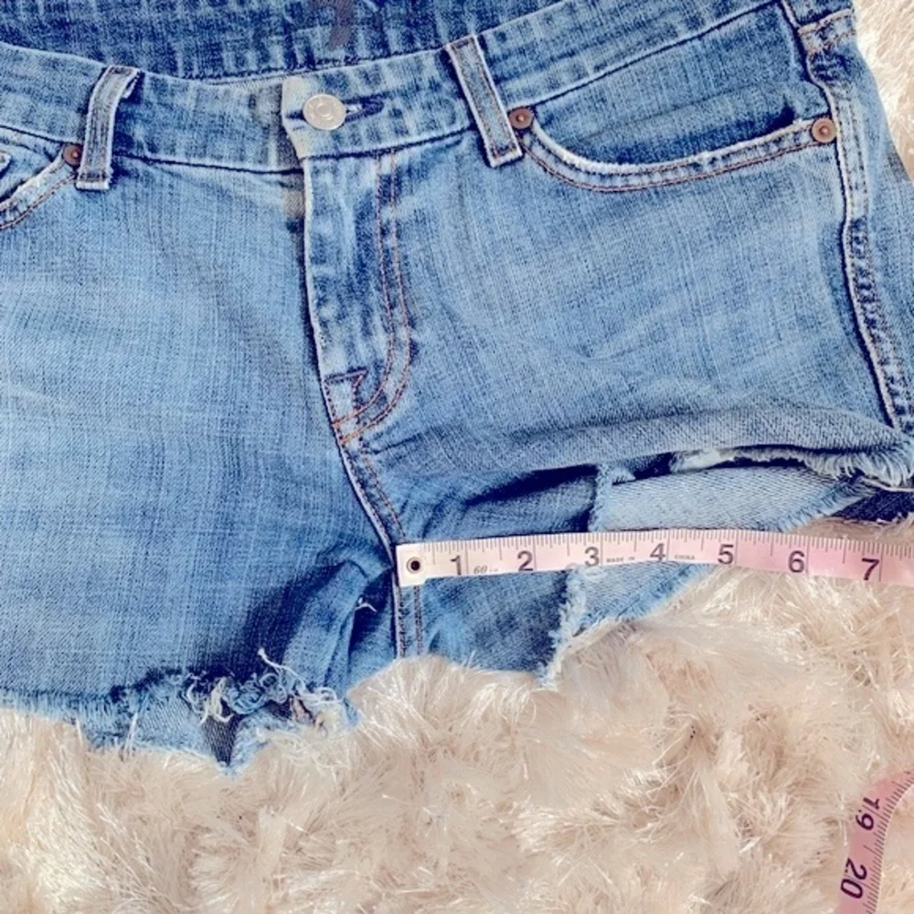 7 for all Mankind A pocket Embellished Denim Jean Shorts Women’s size 29 - Picture 5 of 7